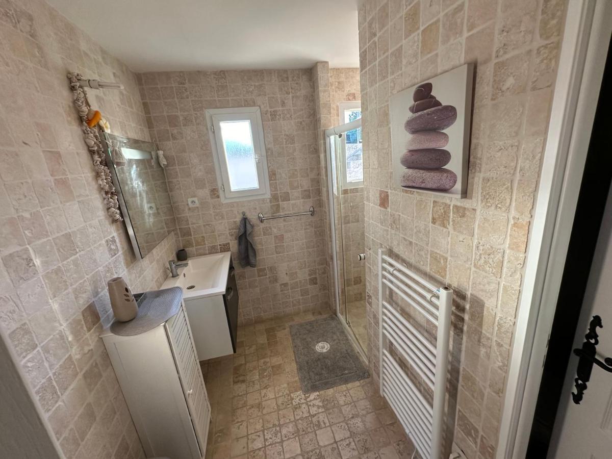 Les Clematites Apartment Donzere Exterior photo